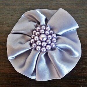 NWOT - Satin and Faux Pearls Flower Hair Pin in Light Purple